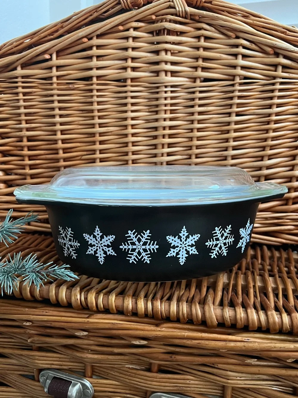 RARE PYREX 043 1 1/2qt matte black oval casserole dish snowflake 1956